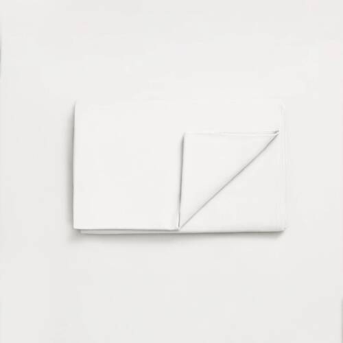 Percale underlakan i vit Giza 86-bomull från Ogland, bäddat i sval och krispig bäddning