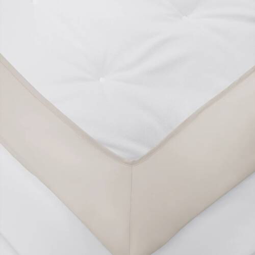 Underlakan Shade Nordic Greige – kuvertsytt i satin, plastfritt och slätt mot madrassen.