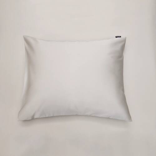 Örngott Shade Nordic Greige satin 50x60 cm – mjuk satin i ekologisk bomull.