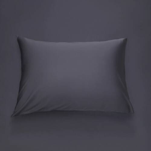 Örngott Shade Antracite Grey satin 60x80 cm – exklusivt mörkgrått i ekologisk bomull.