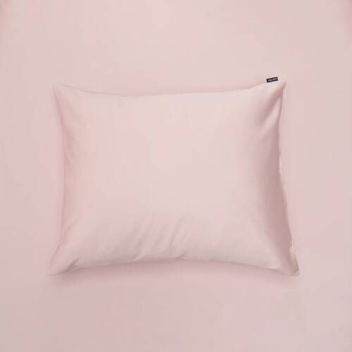 Örngott Shade Dusty Pink satin 50x60 cm – exklusiv känsla i ekologisk bomull.