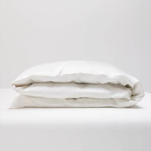 Krispigt påslakan i Shade Crisp White satin 150x210 cm, ekologisk bomull med lyxig känsla.